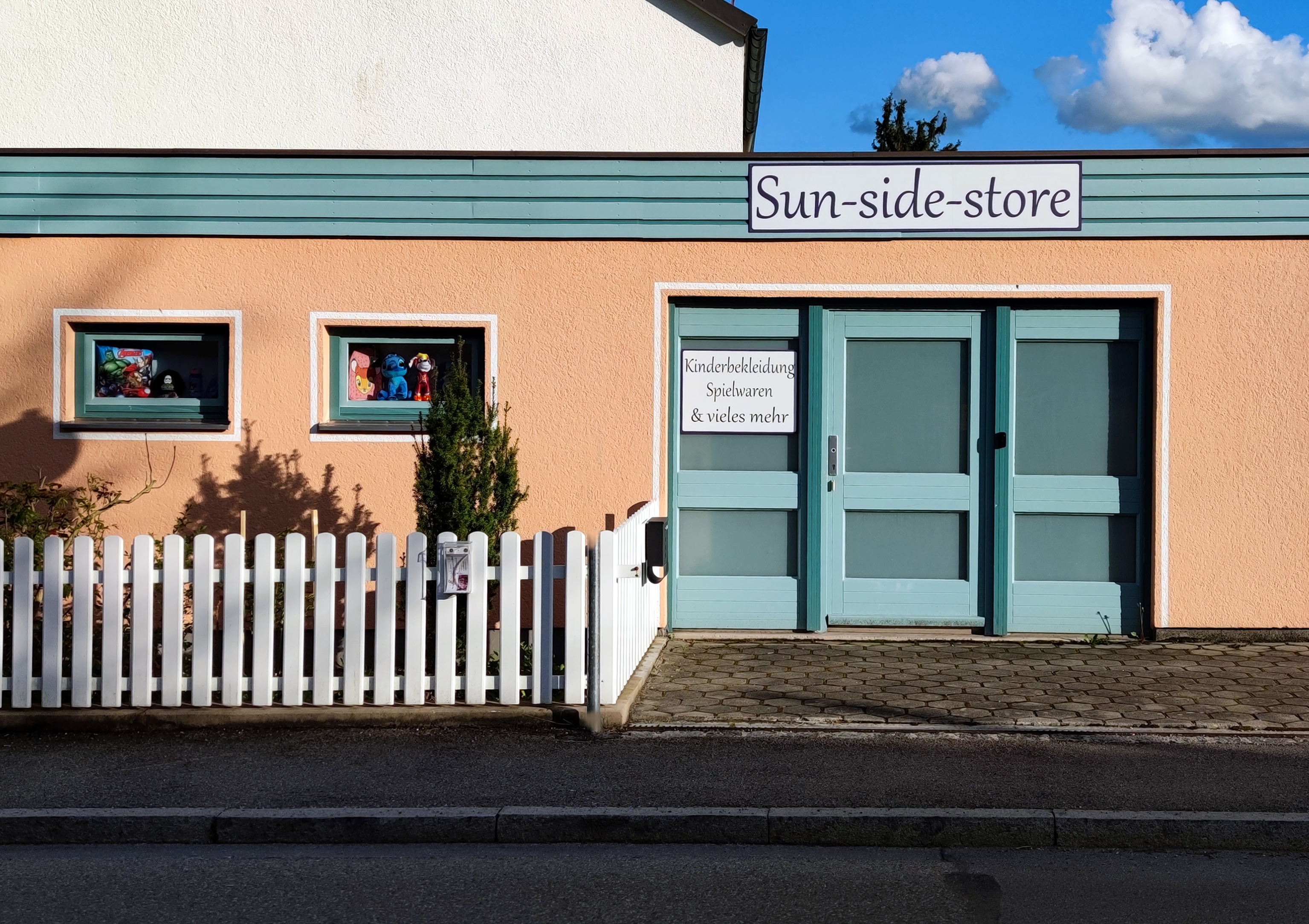 Aussenansicht Kinderkleidungs- und Spielwaren-Geschäft in Fürstenfeldbruck